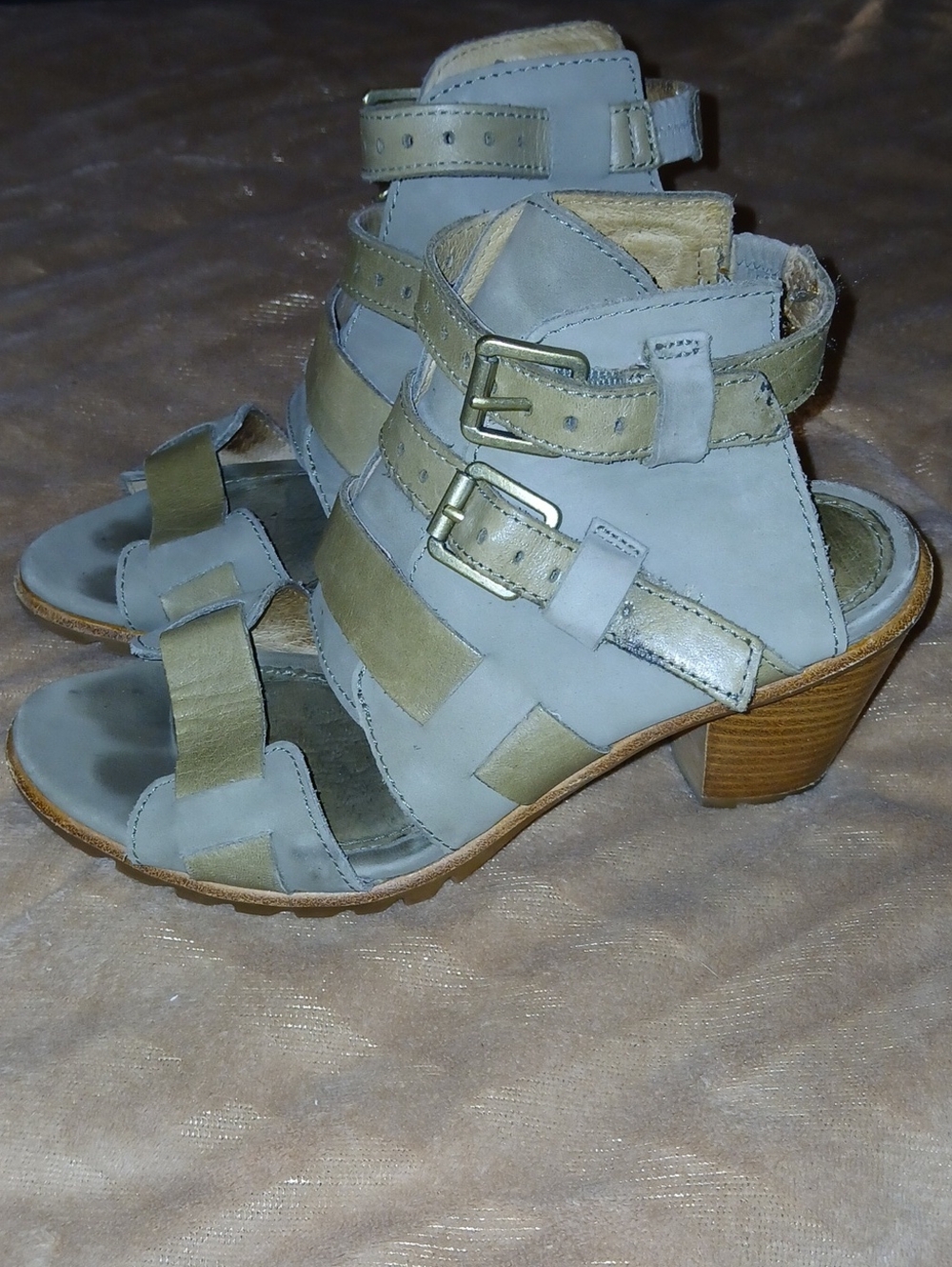 Sorel Two Tone Olive Green Leather Strappy Wood Block Heel Sandals   Sz: 6
